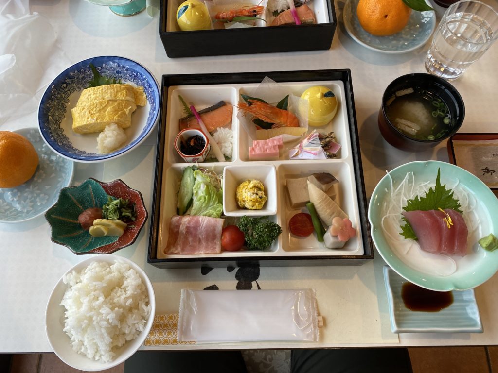 朝食
