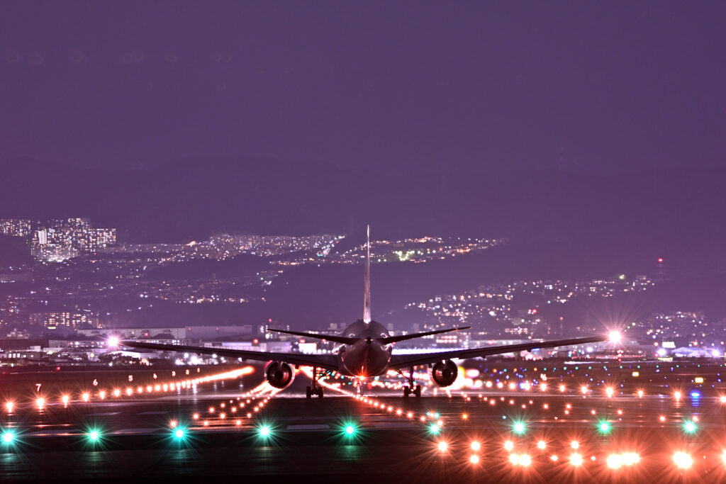 伊丹空港　ITM　千里側　着陸　夕景